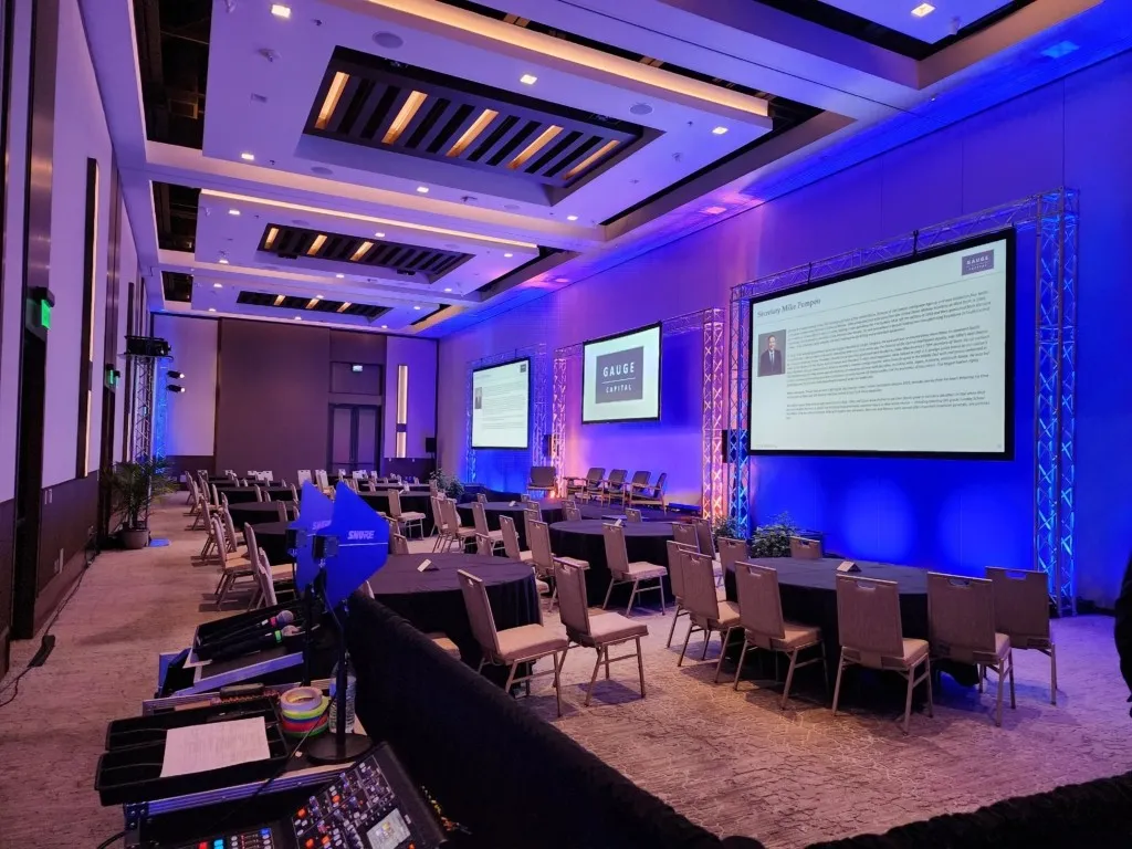 Conference ballroom with projection screens and lighting