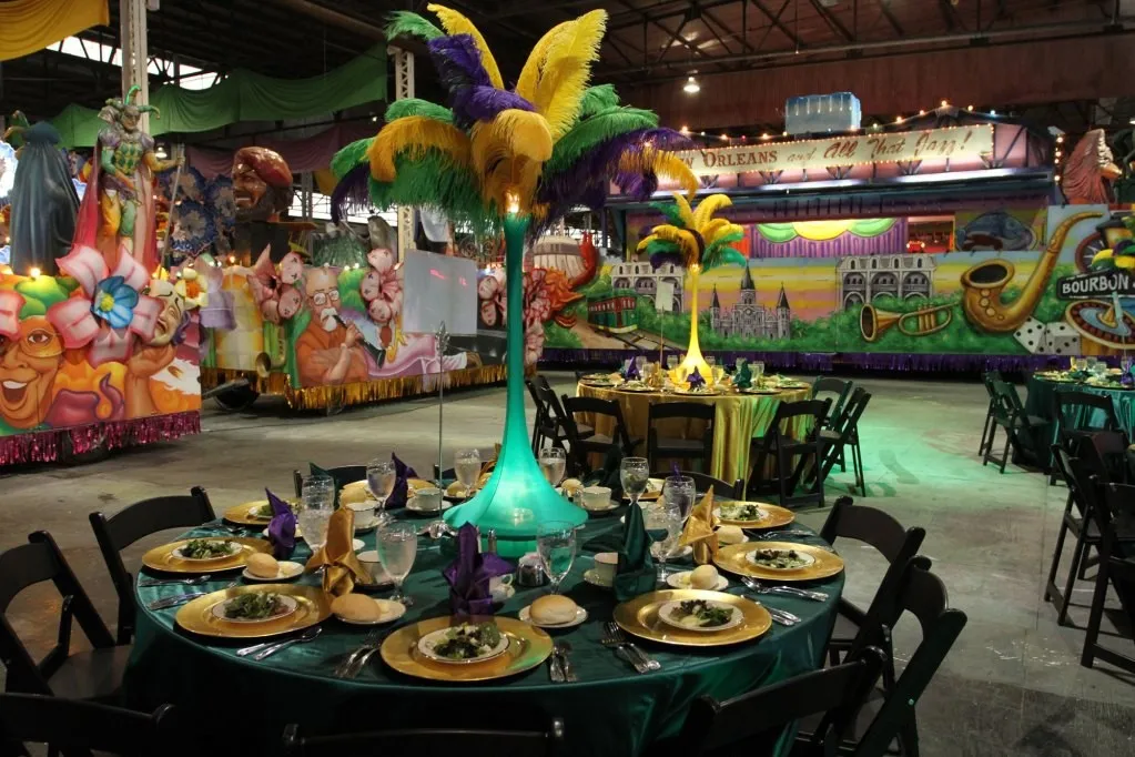 Dinner tables with Mardi Gras décor and glowing centerpieces at an ACCENT New Orleans event