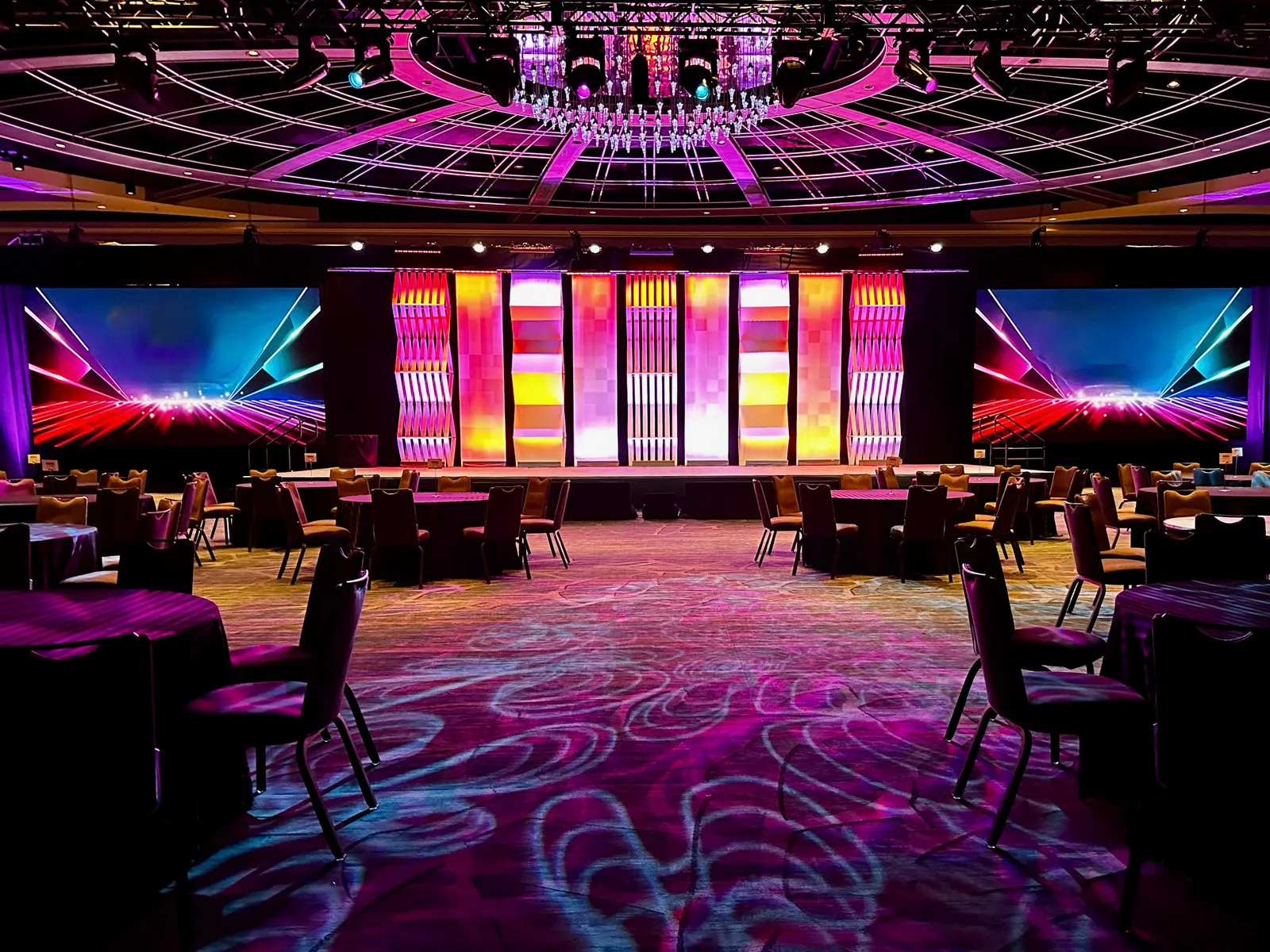 Banquet ballroom with LED columns, side screens and patterned floor lighting