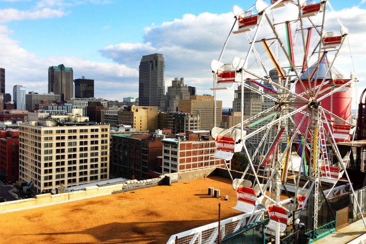 The rooftop Ferris wheel at City Museum, with the downtown skyline behind it.