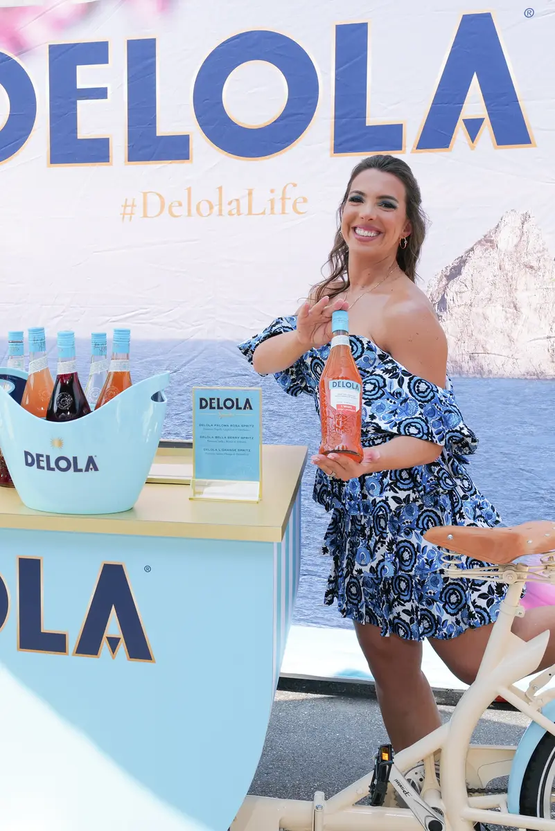 Guest at a Delola brand activation bar