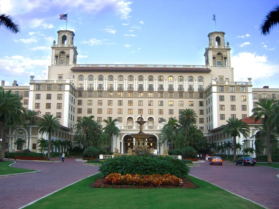 The front of The Breakers in Palm Beach, with twin towers and a fountain.